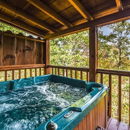 View! Cozy, Private, Fireplace, Hot Tub Log Cabin, Honeymoon! 塞维尔维尔 外观 照片