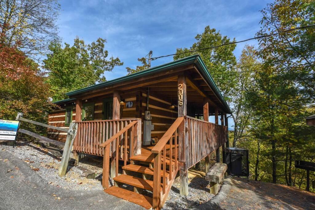 View! Cozy, Private, Fireplace, Hot Tub Log Cabin, Honeymoon! 塞维尔维尔 外观 照片