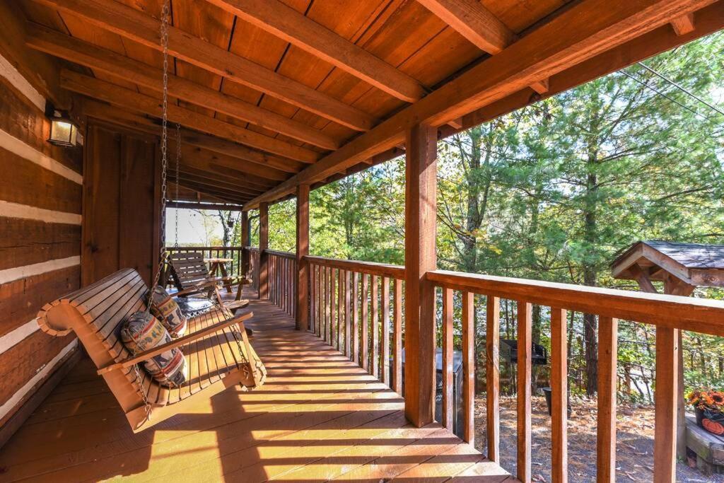 View! Cozy, Private, Fireplace, Hot Tub Log Cabin, Honeymoon! 塞维尔维尔 外观 照片