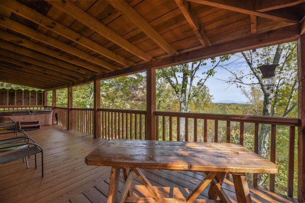 View! Cozy, Private, Fireplace, Hot Tub Log Cabin, Honeymoon! 塞维尔维尔 外观 照片