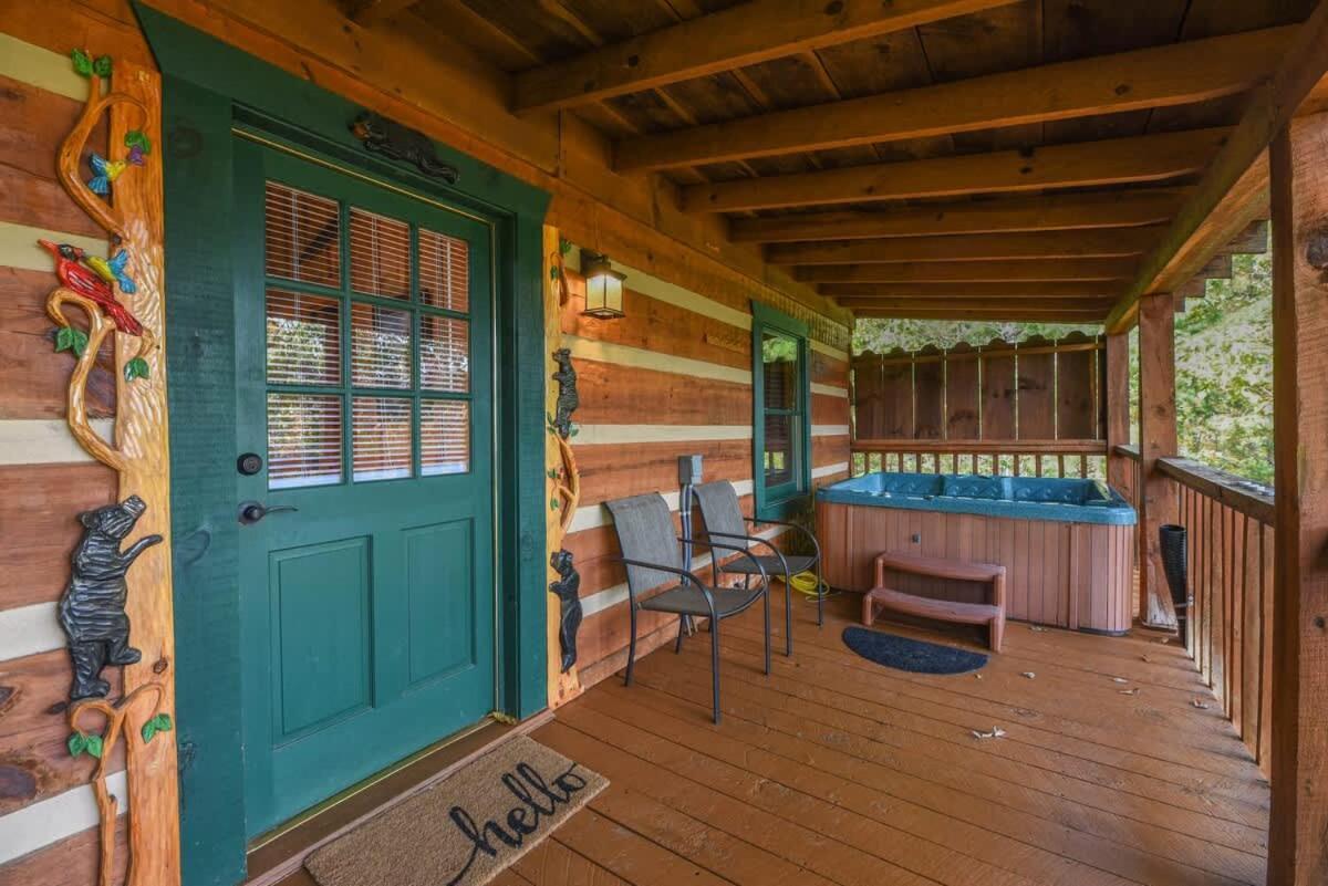 View! Cozy, Private, Fireplace, Hot Tub Log Cabin, Honeymoon! 塞维尔维尔 外观 照片