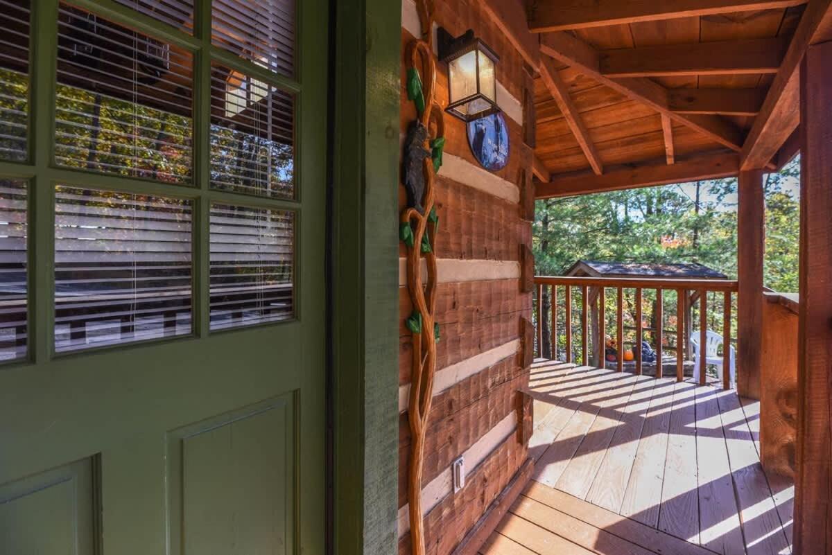 View! Cozy, Private, Fireplace, Hot Tub Log Cabin, Honeymoon! 塞维尔维尔 外观 照片
