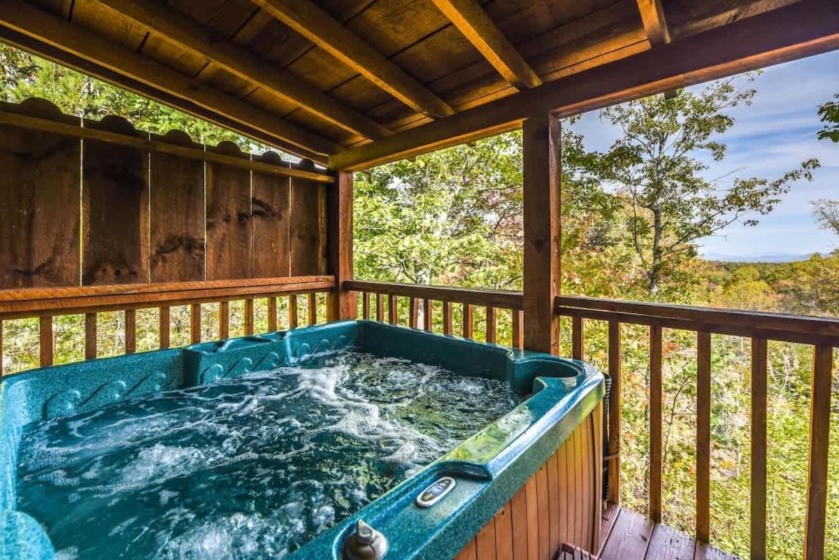 View! Cozy, Private, Fireplace, Hot Tub Log Cabin, Honeymoon! 塞维尔维尔 外观 照片